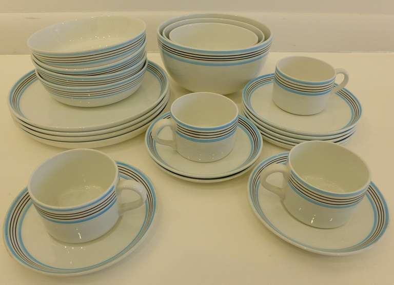 Five piece service for four, plus three graduated serving bowls, of Stig Lindberg's 