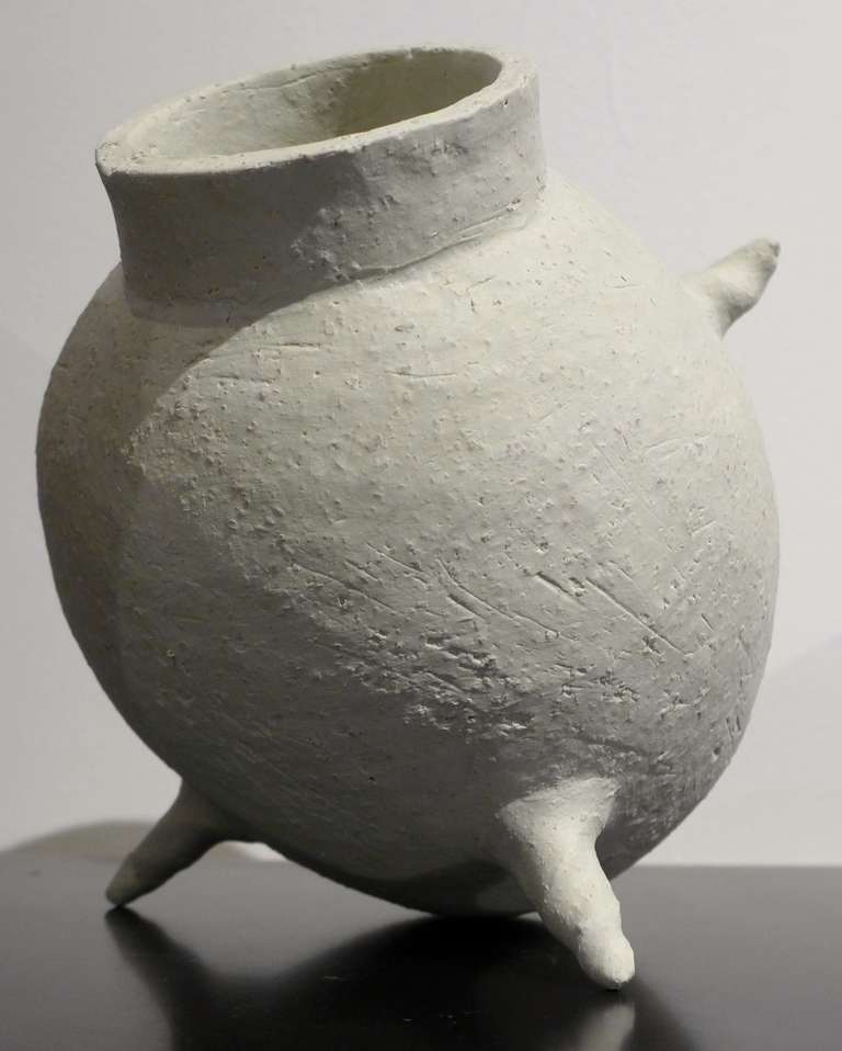 Vasija de porcelana con pie de Sonja Duo-Meyer