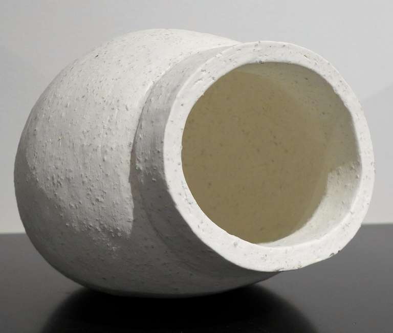Sculptural vessel in an ovoid form with walled aperture. Hand-built of chamotte Limoges porcelain by Swiss ceramic artist Sonja Duo-Meyer (b. 1953), and executed in 1995. The unglazed surface is textured and slightly variegated, imparting a