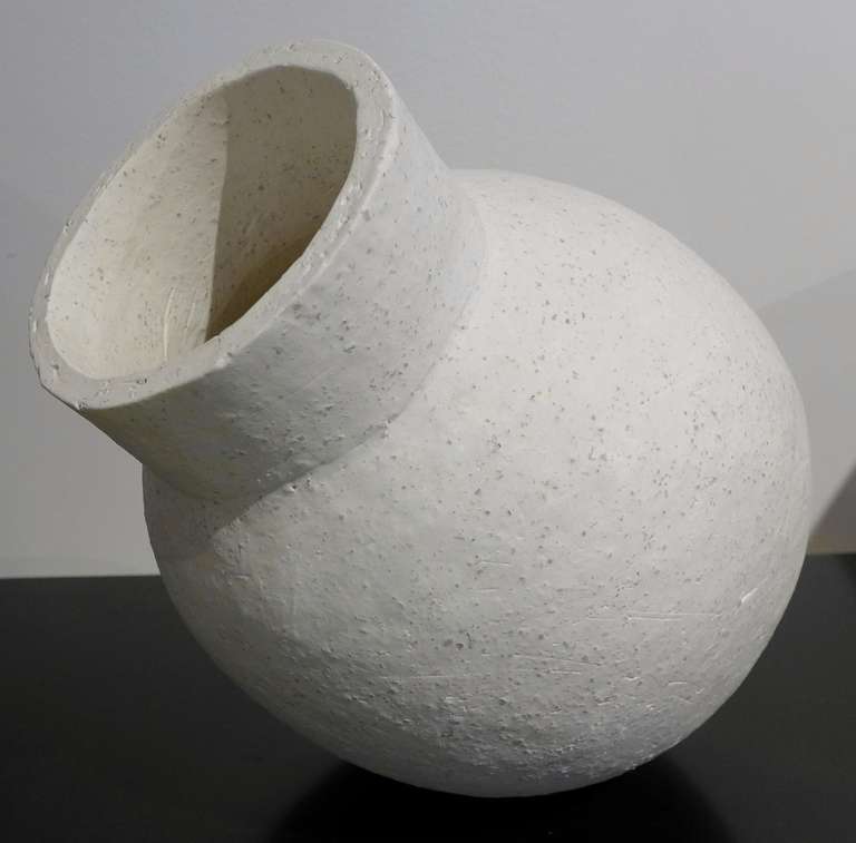 Sculptural vessel in an ovoid form with walled aperture. Hand-built of chamotte Limoges porcelain by Swiss ceramic artist Sonja Duo-Meyer (b. 1953), and executed in 1995. The surface is textured and slightly variegated, imparting a beton-brut