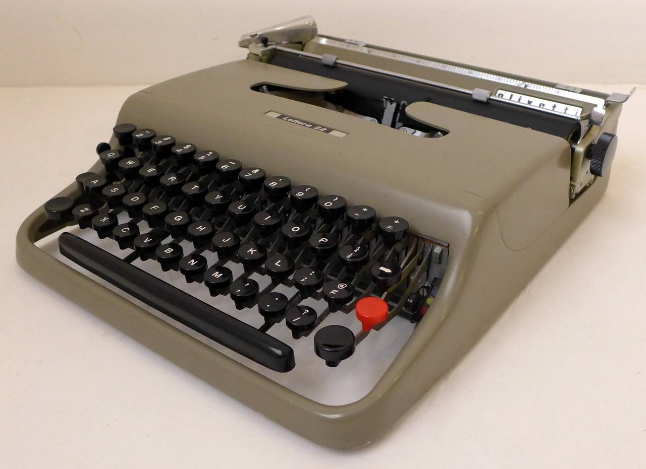olivetti lettera 22 typewriter
