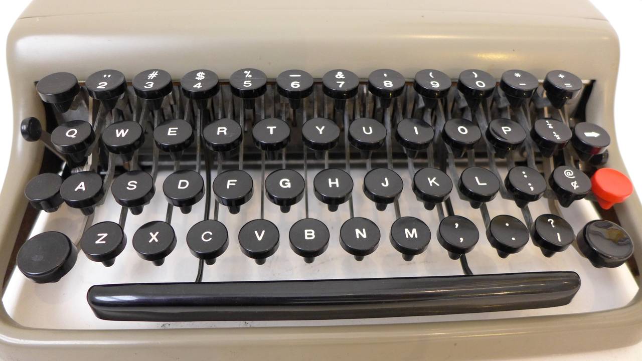 Italian Lettera 22 Portable Typewriter by Olivetti