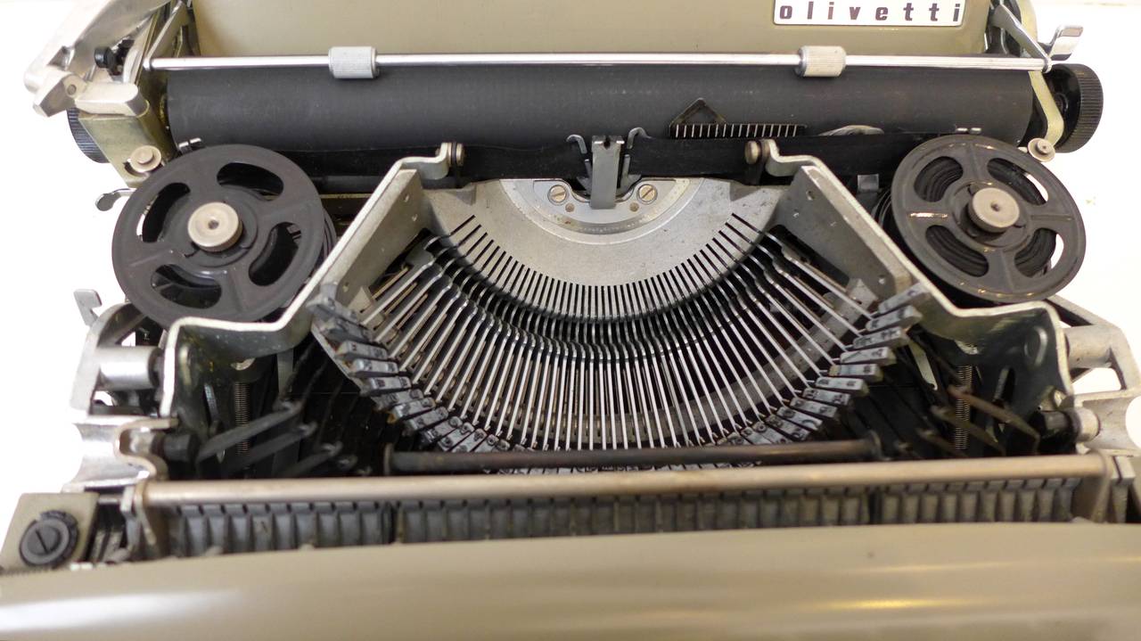 Enameled Lettera 22 Portable Typewriter by Olivetti
