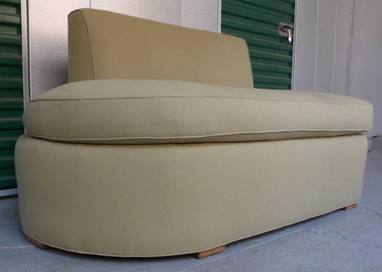 Moderne Curved Sectional Sofa In Good Condition In New York, NY