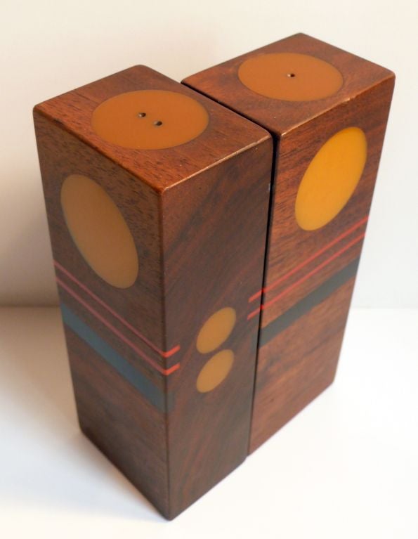 Meticulously crafted and graphically arresting salt and pepper shakers of walnut with wood and polyester resin inlay by California artisan Robert McKeown (1931-1989).