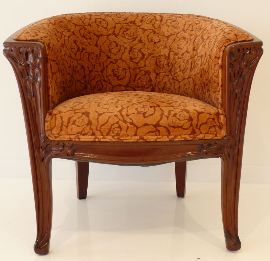 20th Century Elegant Carved Wood Louis Majorelle Chair