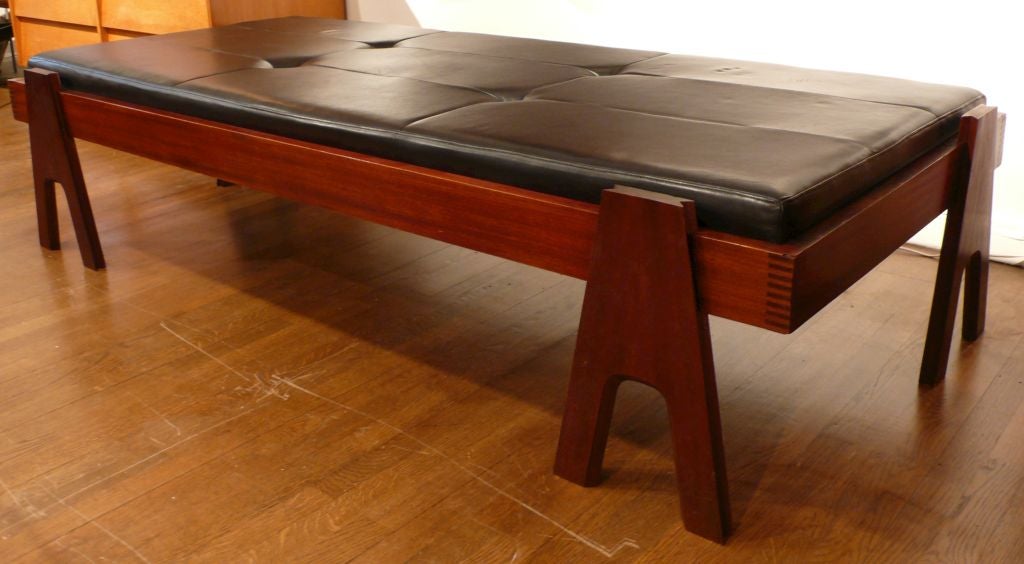 Rare daybed in walnut and mahogany with leather cushion, designed by Angelo Mangiarotti and Bruno Morassutti for Mascheroni, Italy. Produced circa 1955. Part of an early series by Mangiarotti that features two-tone wood, dovetailed edges, and an