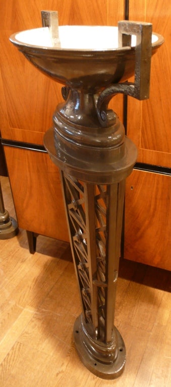 Pair of Tall, Neoclassic Cast-Iron Columns In Good Condition In New York, NY