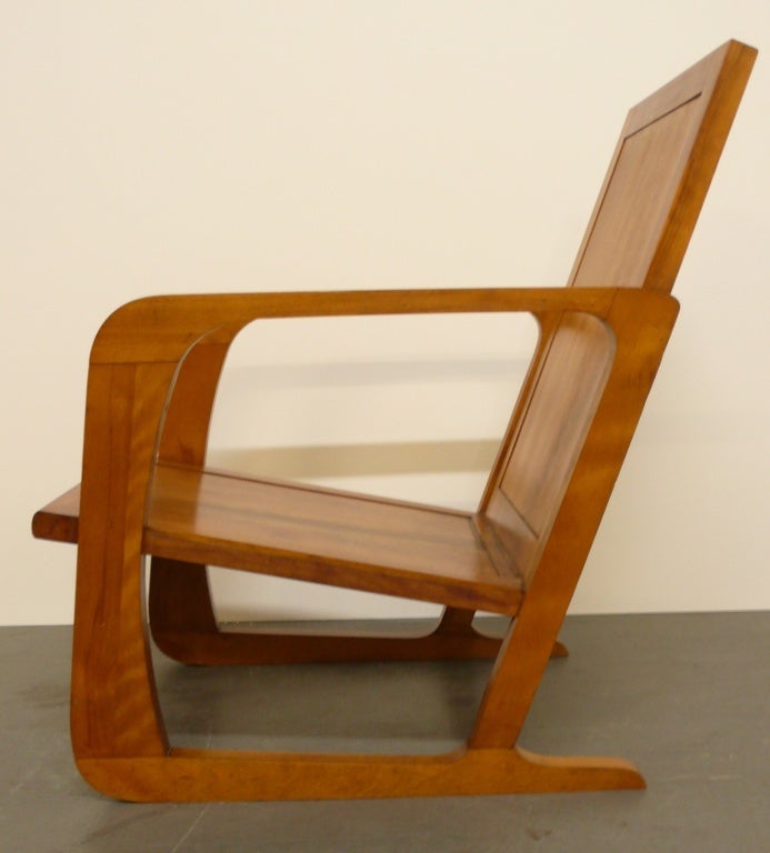 Sleek and streamlined oak armchair produced by Mueller Furniture of Grand Rapids, c. 1946. Designed to ship flat in four pieces. Often attributed to KEM Weber because of its stylistic and conceptual similarity to his 1935 