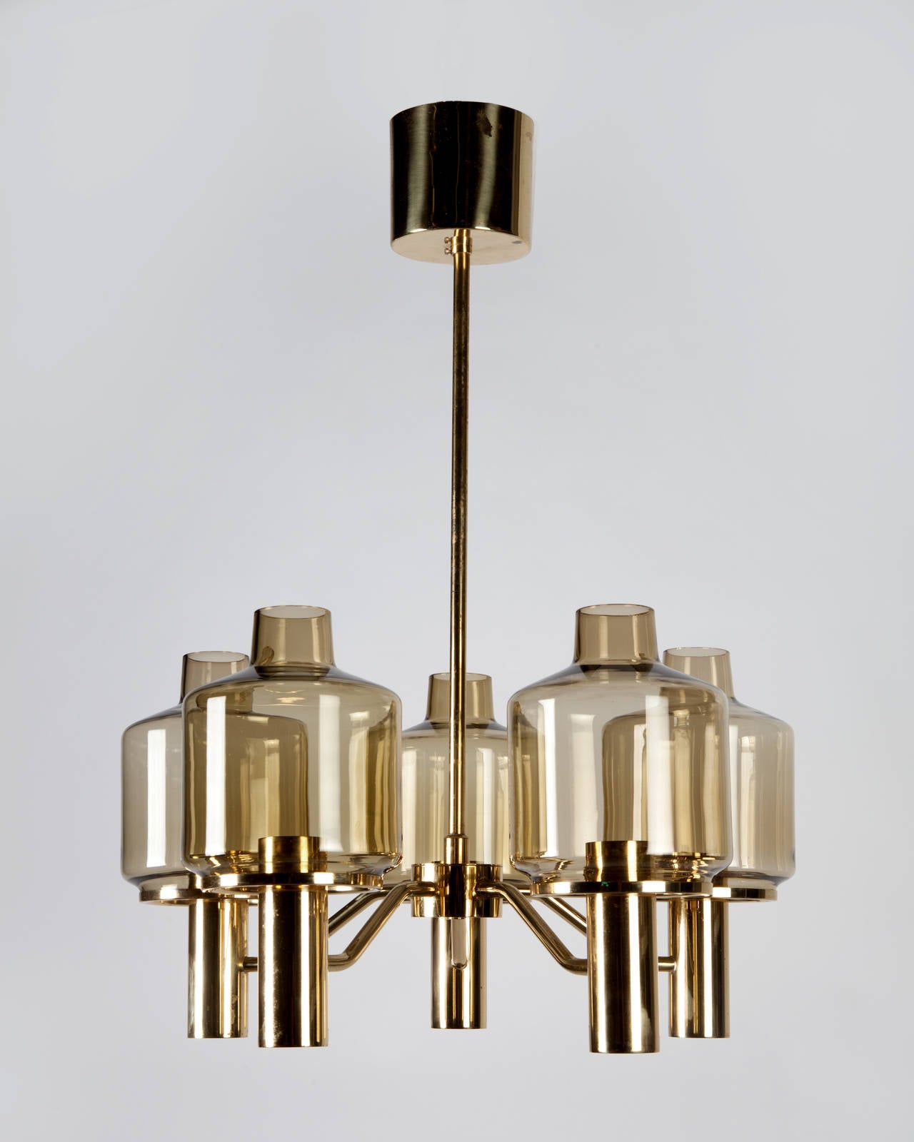AHL3893

A vintage five-light chandelier with smoked glass ampoule shades in its original lacquered brass finish. By the Swedish maker Hans-Agne Jakobsson. Due to the antique nature of this fixture, there may be some nicks or imperfections in the