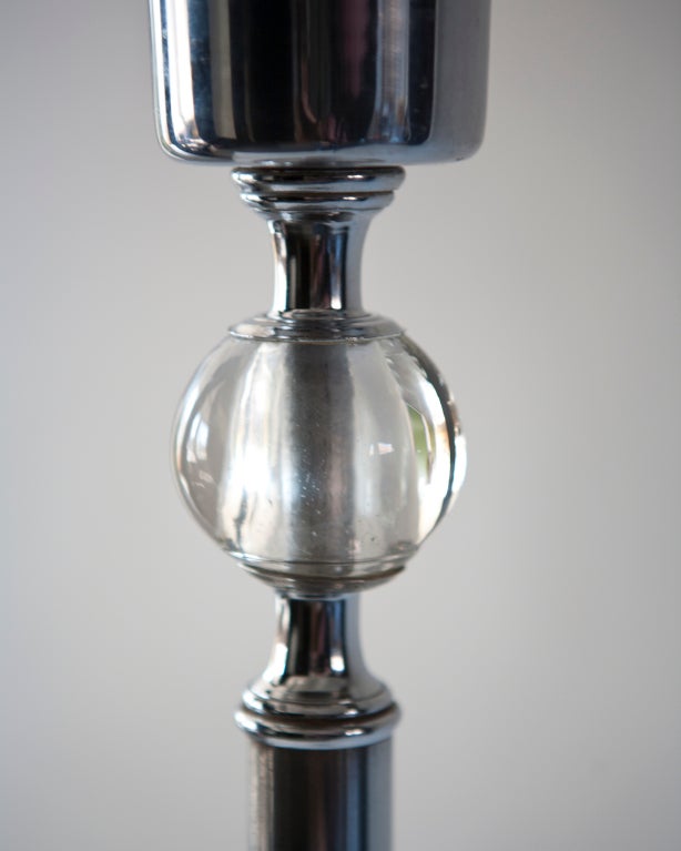 Americano Lampada da terra vintage Art Moderne Chrome Torchiere con dettagli in vetro, circa anni '40 in vendita