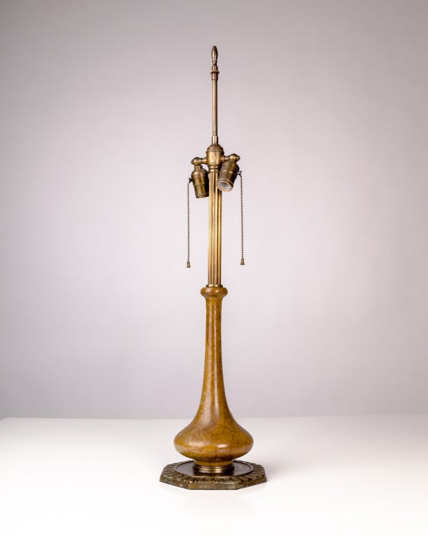 ATL1460

A single table lamp with dark brass fittings above a faux marble painted cast metal base. Signed by the maker Bradley and Hubbard.

Overall: 32-3/4