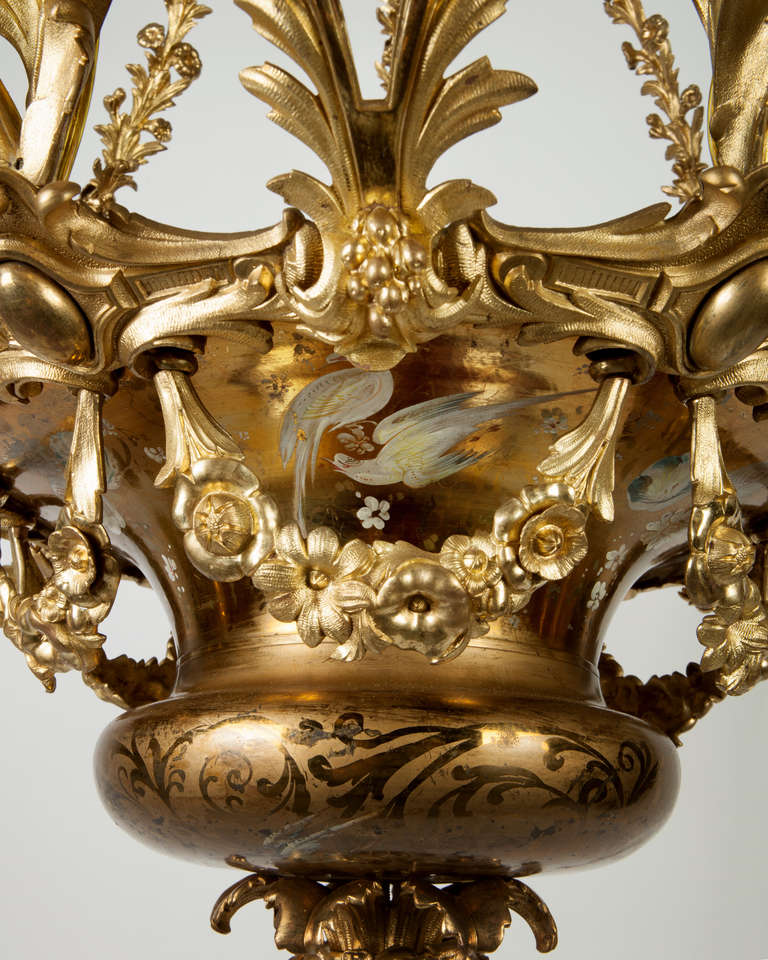 Araña de latón fundido de 1850 con dorado original y flores pintadas a mano Dorado en venta
