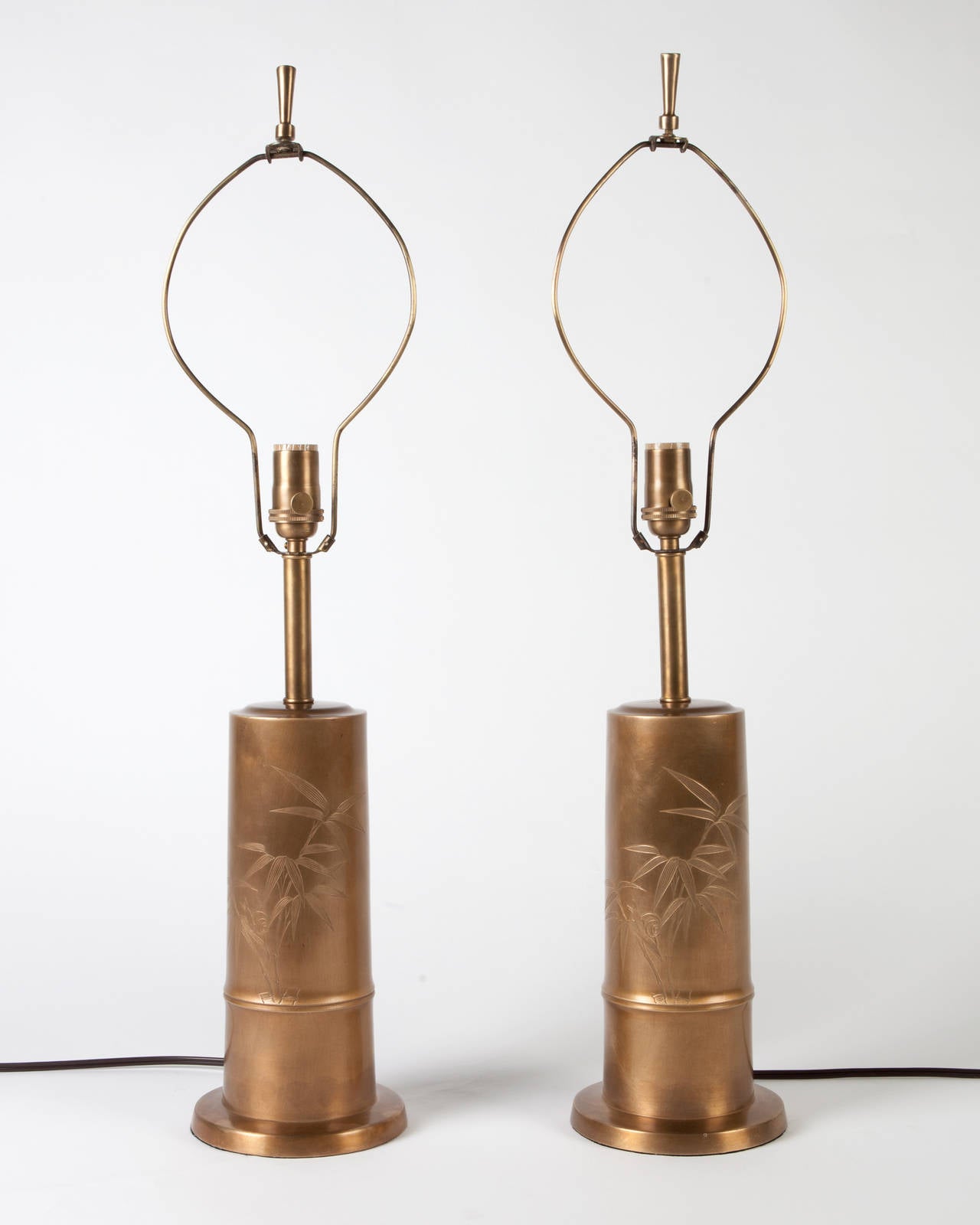 ATL1886

A pair of column-form lamps with an itaglio etching of a snail on bamboo leaves in a warm darkened brass finish.

Dimensions:
Overall: 28-1/2