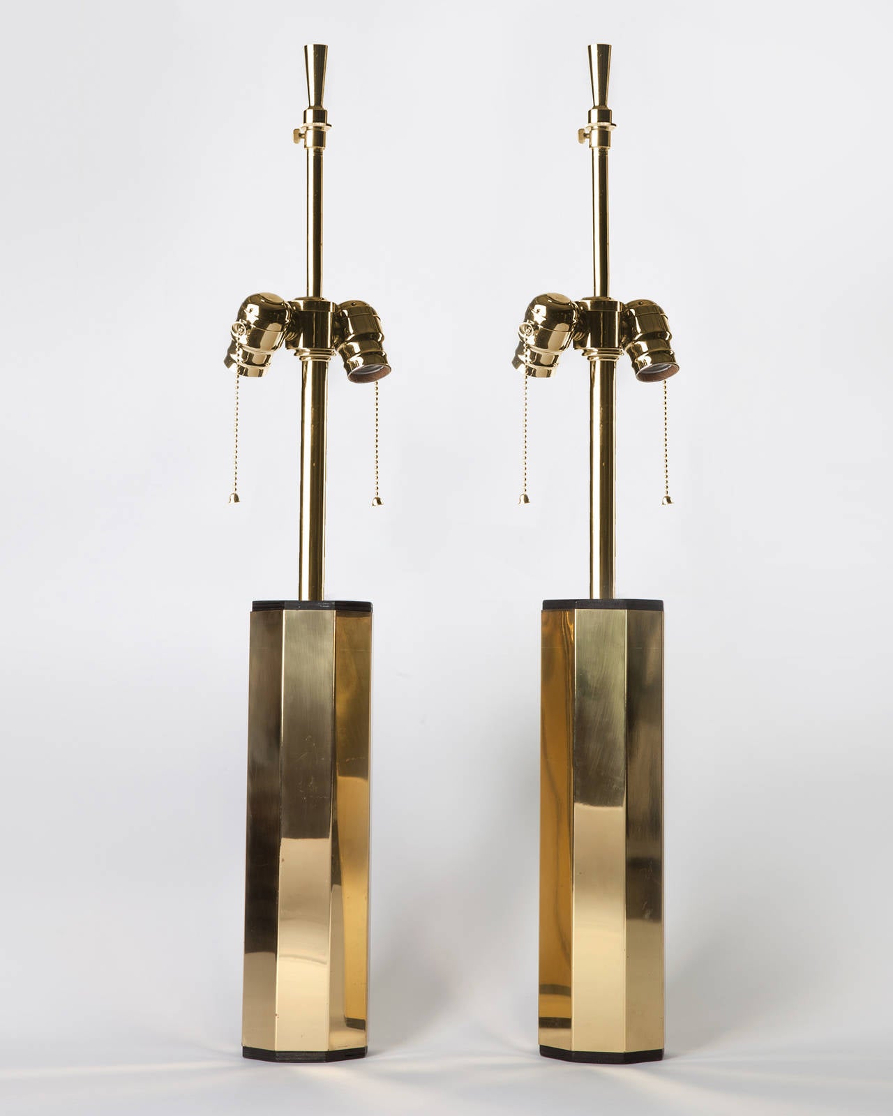 ATL1897

A pair of octagonal brass lamps with blackened wood elements. In their original polished and lacquered brass finish. Signed by the Swedish maker Hans-Agne Jakobsson.

Dimensions:
Overall: 32-1/2