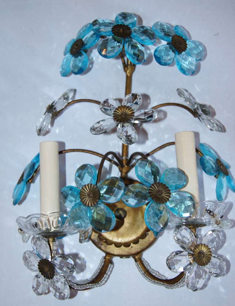 Pair of 1940s gilt metal sconces with beaded body and with flowers in turquoise and green colors. 
Measures: 16