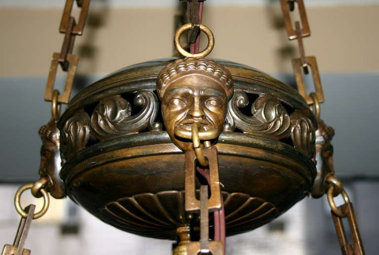 Bronze-Kronleuchter im neoklassischen Stil (amerikanisch) im Angebot