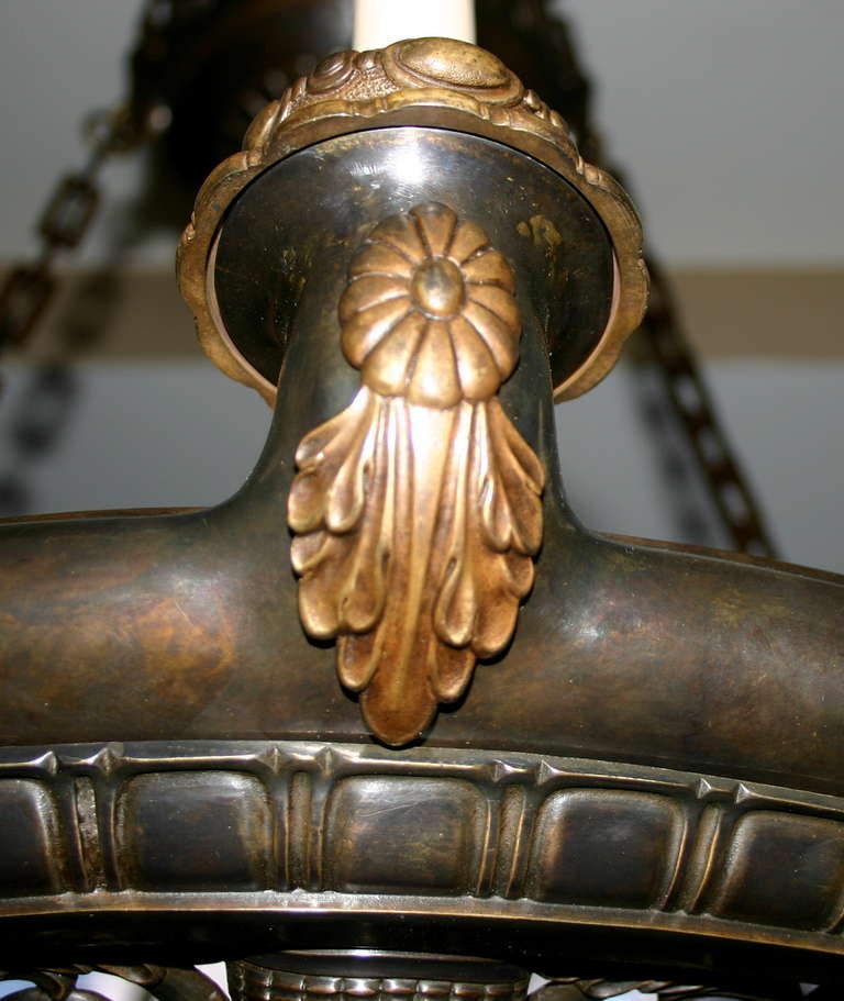 Bronze-Kronleuchter im neoklassischen Stil im Angebot 1
