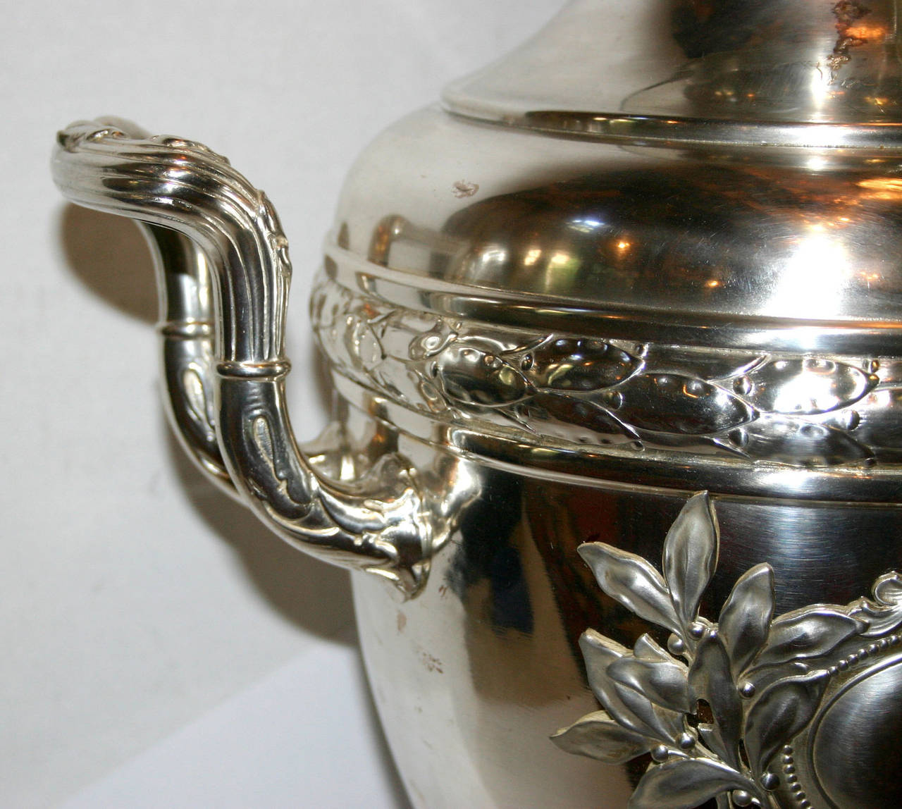 Début du 20ème siècle Lampe de bureau néoclassique en métal argenté en vente