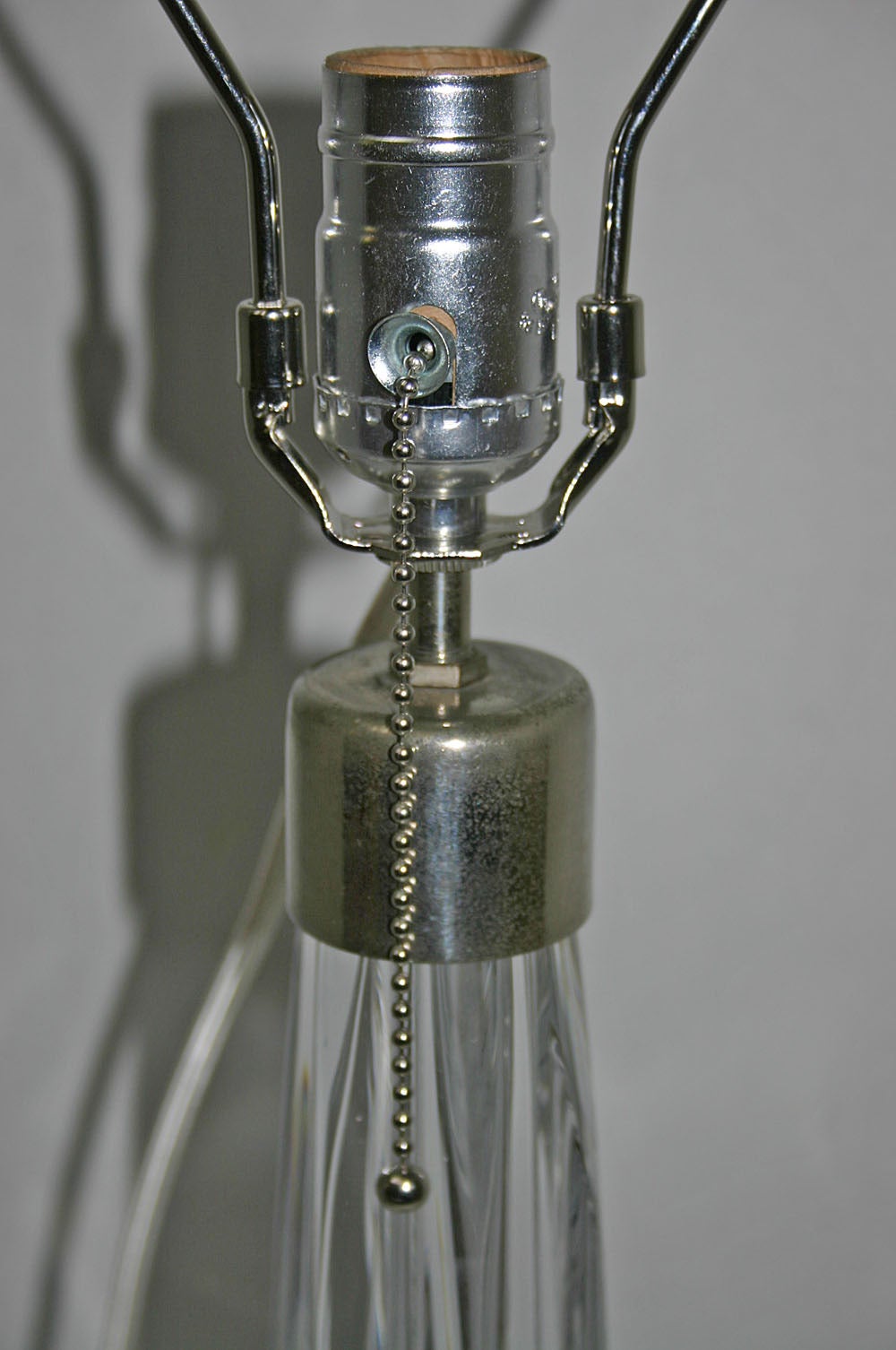 A single Italian circa 1930s Murano glass lamp.

Measurements:
Height of body: 16