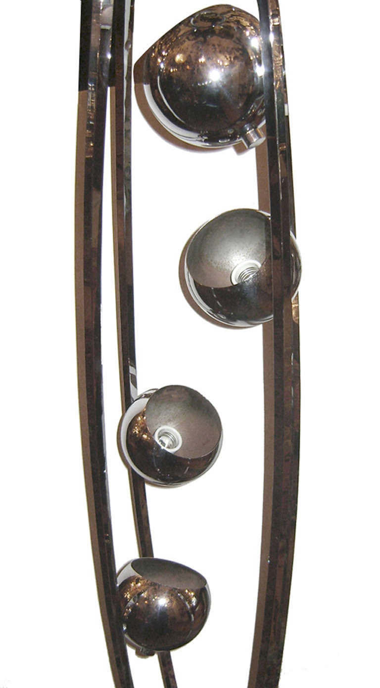 Italian chrome-plated floor lamp with 4 lights, circa 1960s.

Measurements:
Height: 62.75