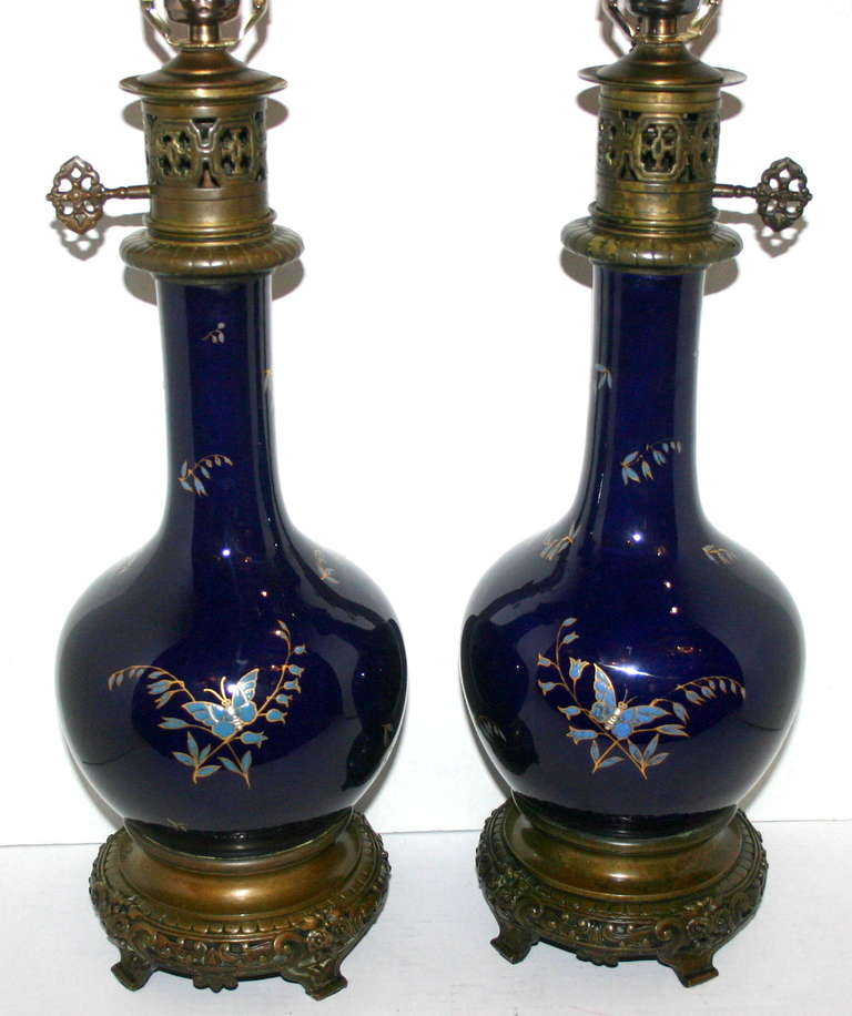 Pair of French Porcelain Table Lamps For Sale 3