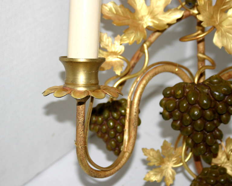 Pair of Grape Gilt Bronze Sconces In Excellent Condition For Sale In New York, NY