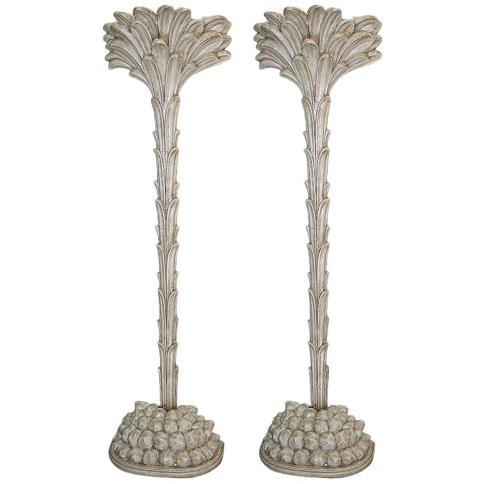 Paire de lampadaires vintage en bois sculpté représentant des palmiers