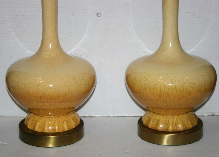 Pair of Light Cream Colored Porcelain Lamps In Excellent Condition For Sale In New York, NY