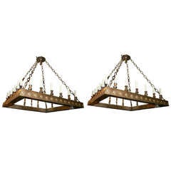 Pareja de grandes candelabros cuadrados