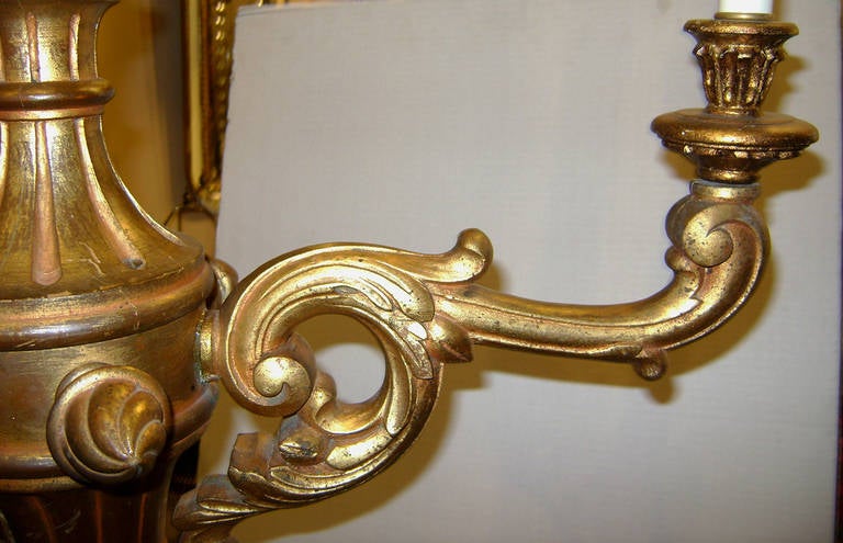 Neoclassic Carved and Giltwood Chandelier In Excellent Condition For Sale In New York, NY