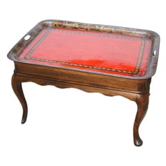 Mesa baja de madera con bandeja de toldo