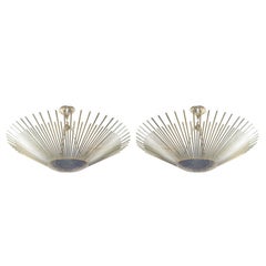 Paire de lustres à éclairage Sunburst en argent. Vendu individuellement