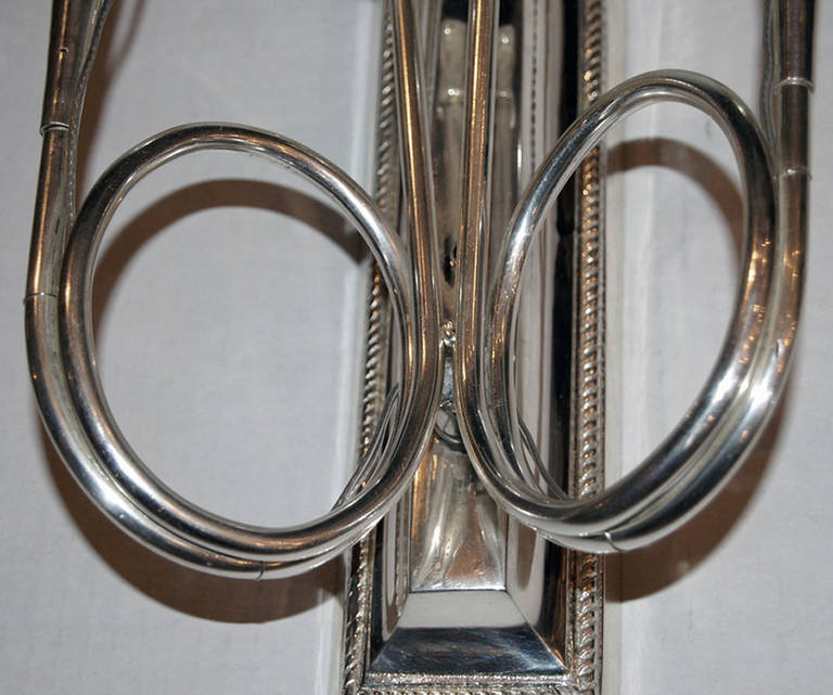 Coppia di lampade Moderne placcate in argento In condizioni ottime in vendita a New York, NY