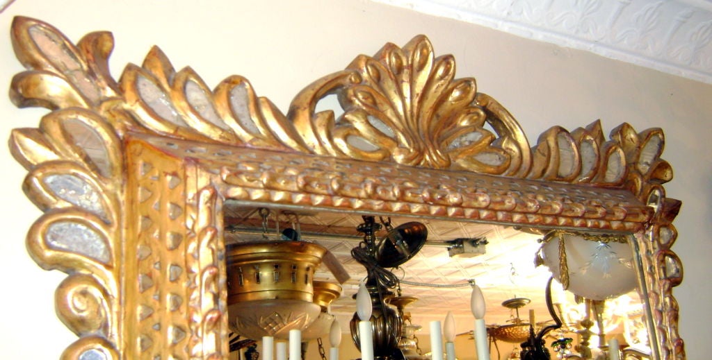 Spiegel aus geschnitztem und vergoldetem Holz (Spanisch) im Angebot