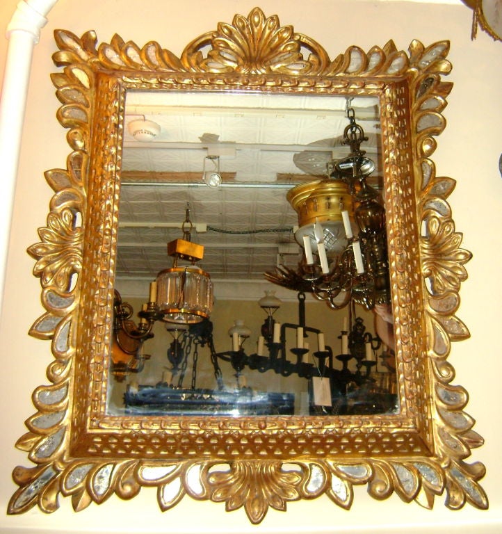 Spiegel aus geschnitztem und vergoldetem Holz im Angebot 2