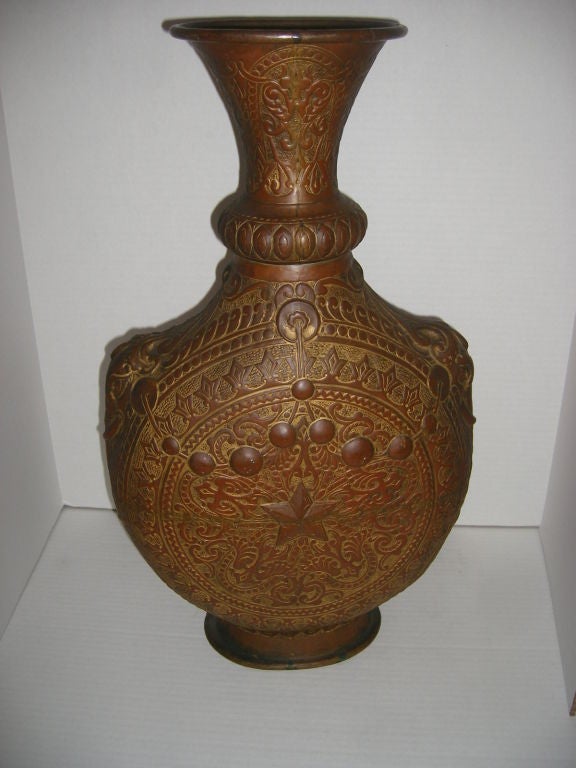 Vase aus gehämmertem Kupfer im Zustand „Gut“ im Angebot in New York, NY