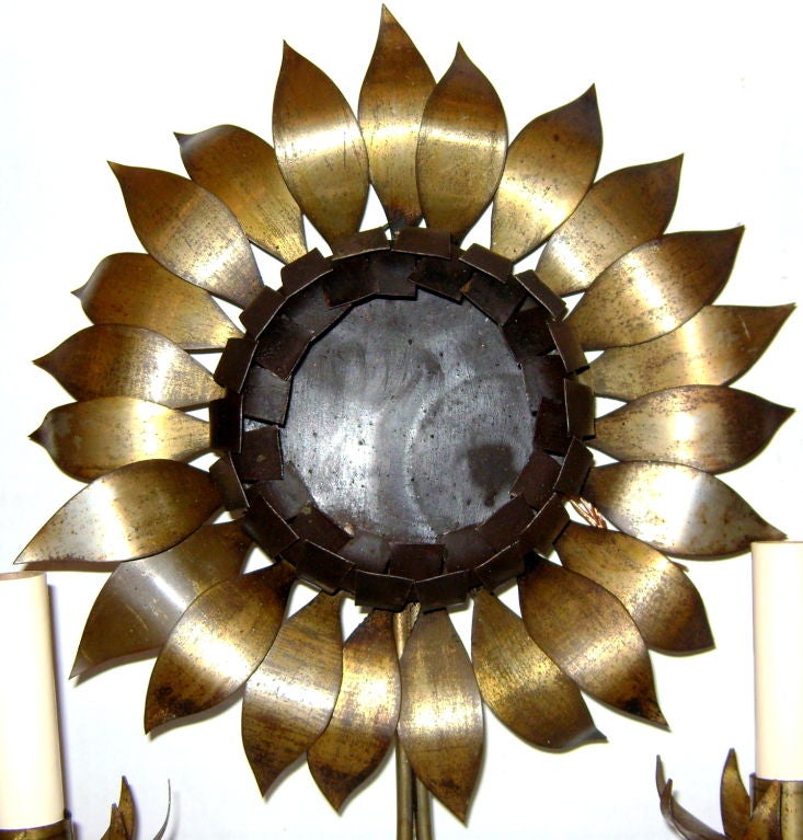 sunflower shaped street lamps 的圖片結果