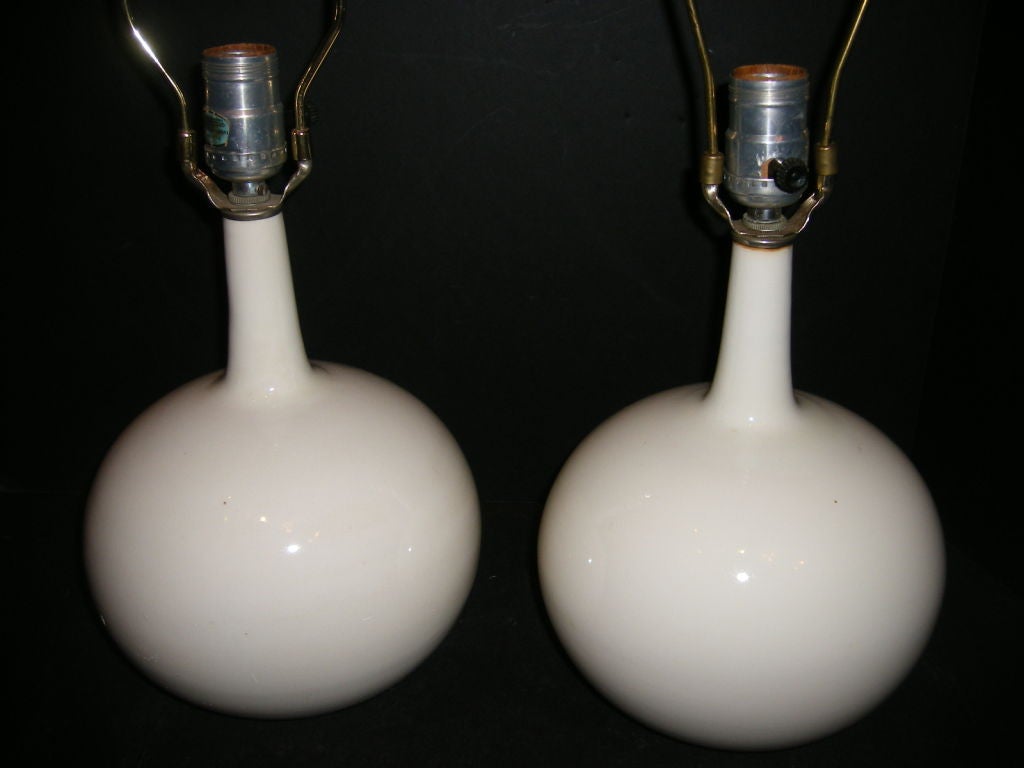 White Porcelain Lamps In Good Condition For Sale In New York, NY