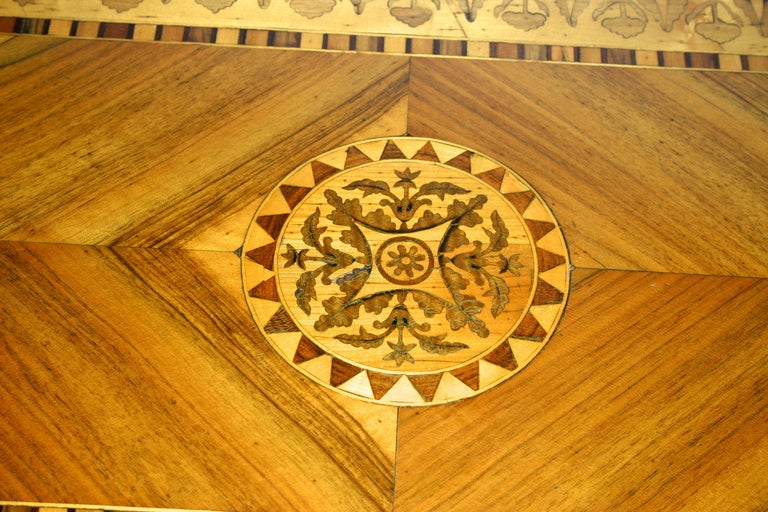 Neoclassic French Marquetry Coffee Table In Good Condition For Sale In New York, NY