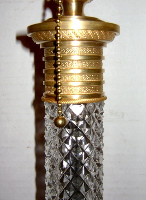 Tischlampe aus geschliffenem Kristall und Bronze im Zustand „Gut“ im Angebot in New York, NY