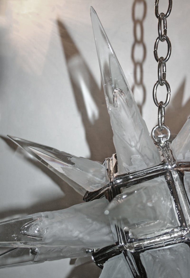 Set von vier geformten Glas-Sternlaternen, einzeln verkauft im Zustand „Hervorragend“ im Angebot in New York, NY