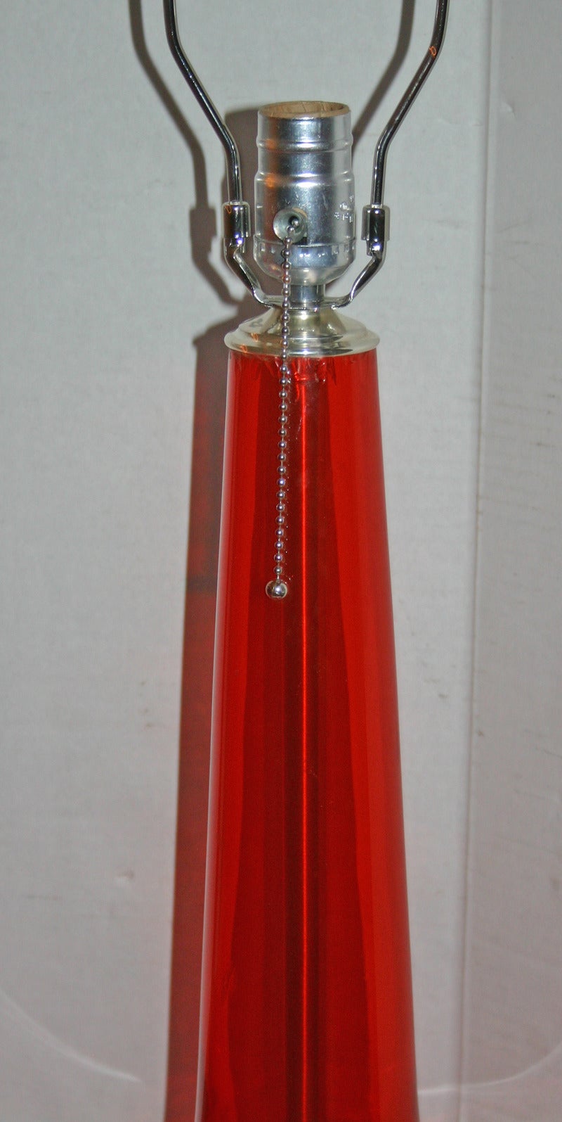 Pair of Moderne Red Glass Table Lamps In Excellent Condition For Sale In New York, NY