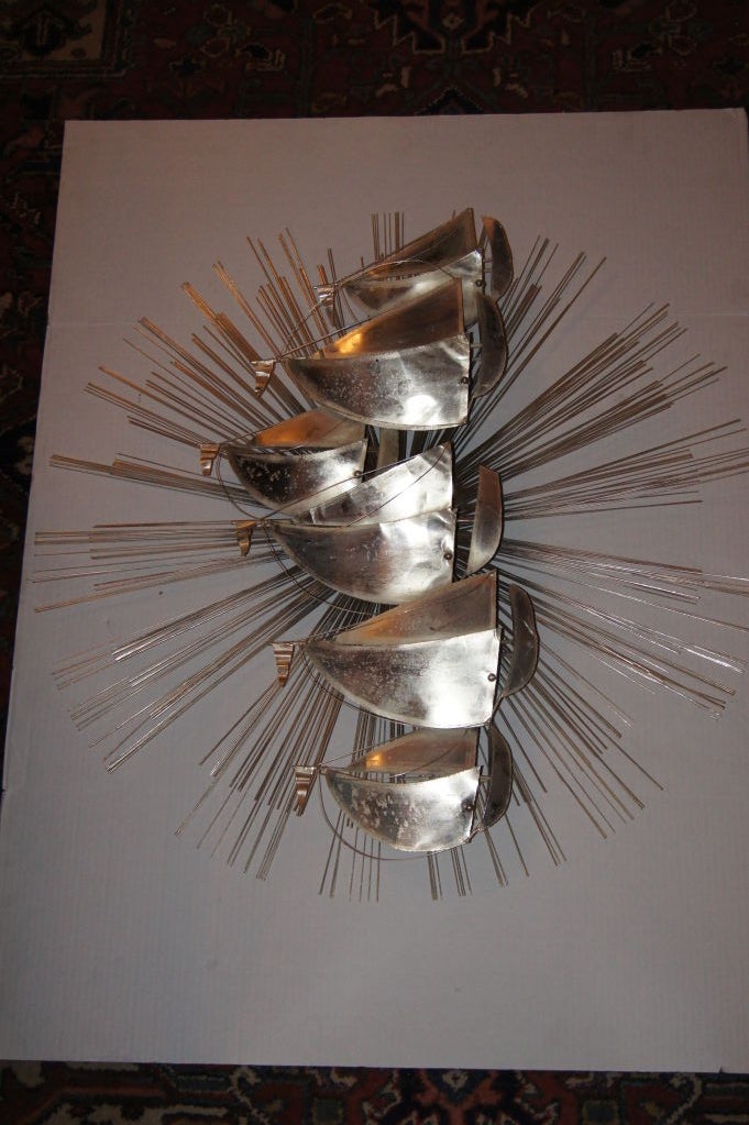 Sunburst Shaped Moderne Wall Sculpture Sconce In Excellent Condition For Sale In New York, NY
