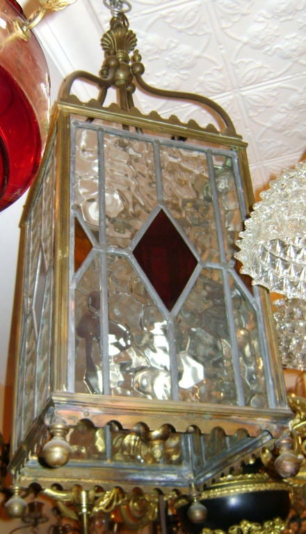 English Bronze and Leaded Glass Lantern In Good Condition For Sale In New York, NY