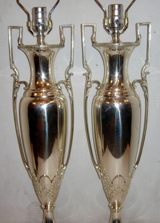 Coppia di lampade placcate in argento In condizioni buone in vendita a New York, NY