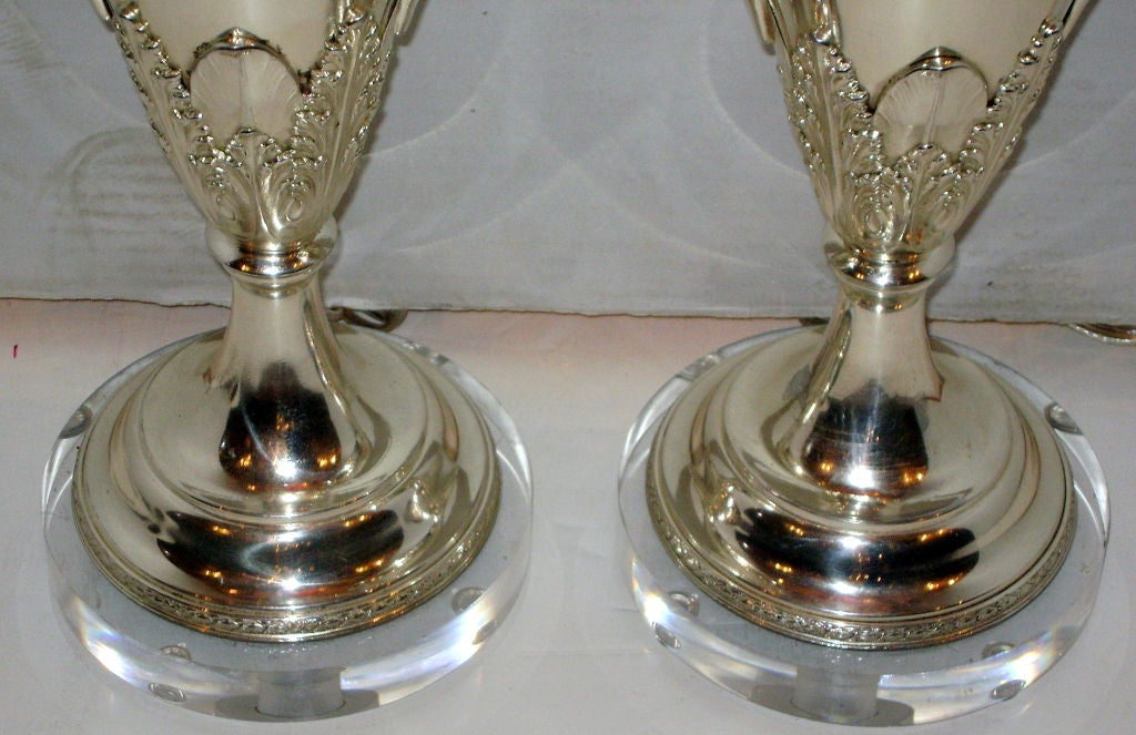 Coppia di lampade placcate in argento in vendita 3