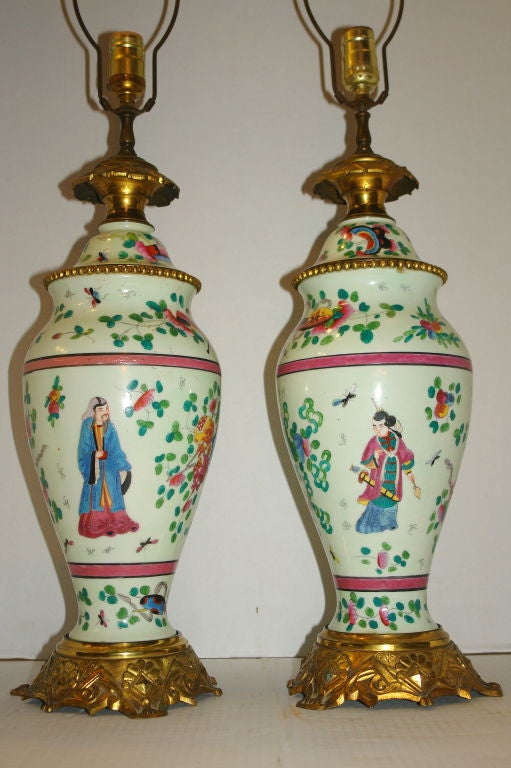 Porcelaine Paire de lampes chinoises céladon en vente