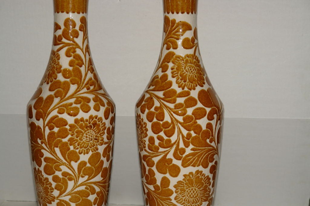 Pair of Large Floral Porcelain Table Lamps In Excellent Condition For Sale In New York, NY