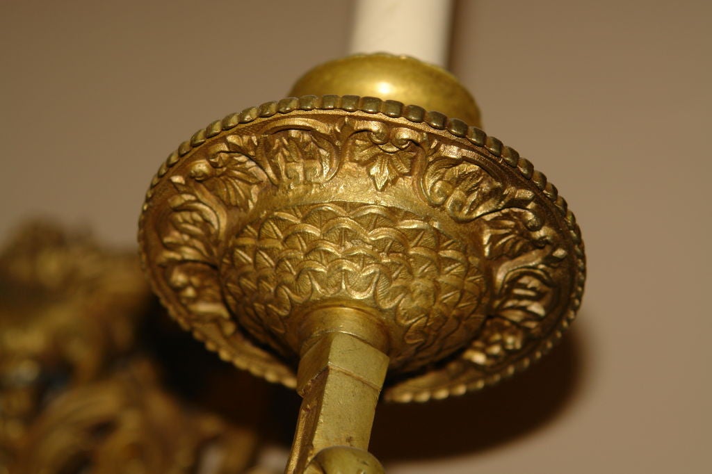 Coppia di appliques in bronzo con gocce di cristallo di rocca In condizioni buone in vendita a New York, NY